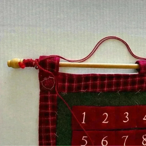 Vintage Christmas Advent Handmade Calendar Wall Decor w 24 Day Pockets Reusable - Picture 7 of 9